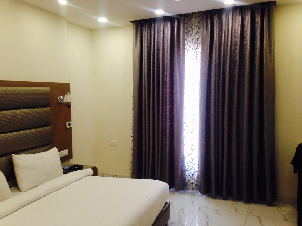 Hotel Pk Residency Noida Eksteriør bilde
